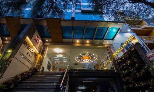 Bán khách sạn Sophia 36 – 38 Thái Văn Lung, P. Bến Nghé, Q. 1, 8.5x28m, hầm 11 tầng, giá 370 tỷ.